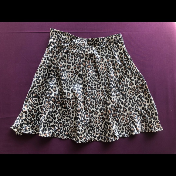 Princess Polly satin leopard mini skirt - Picture 2 of 4